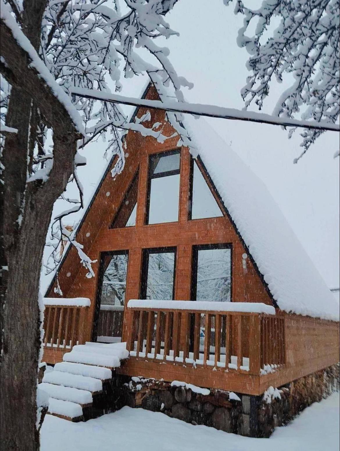 Garden House Местия Екстериор снимка