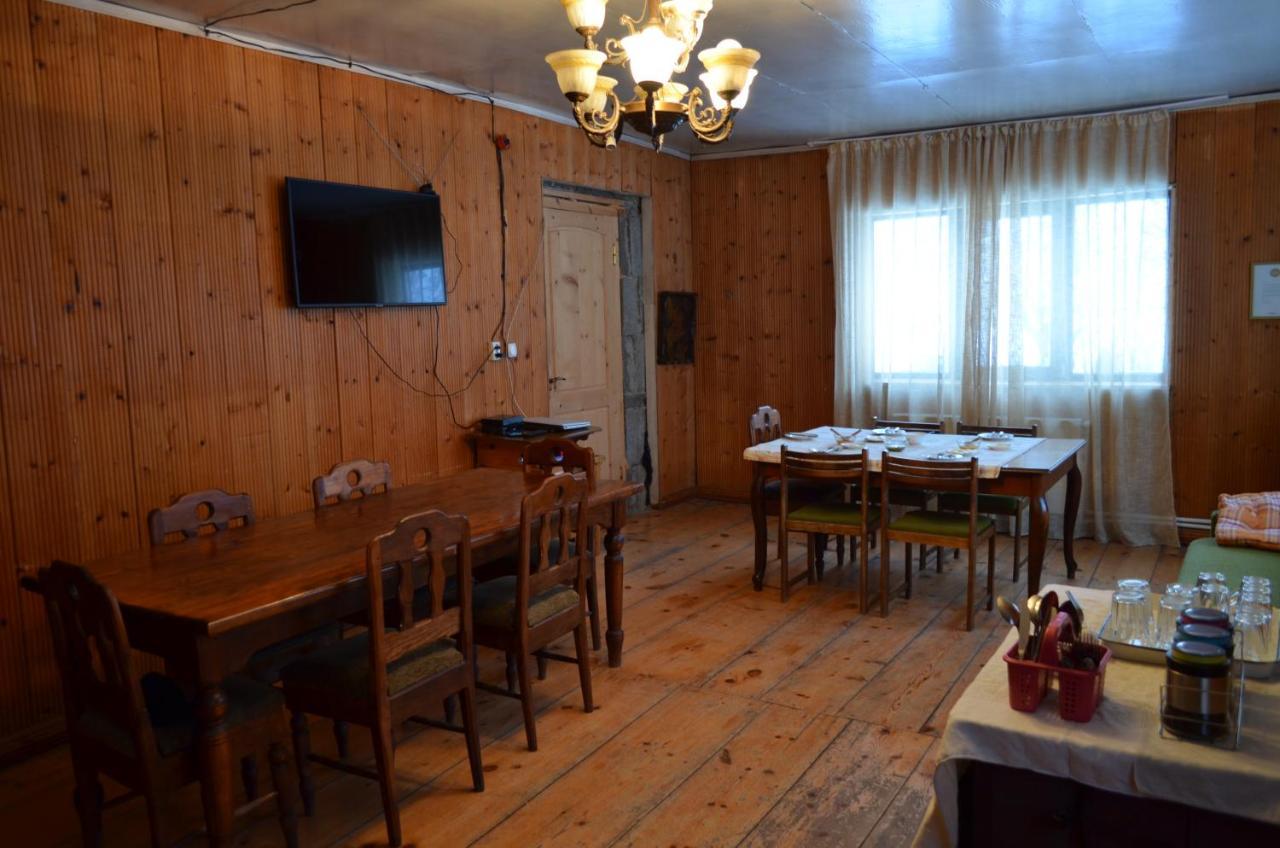 Garden House Местия Екстериор снимка